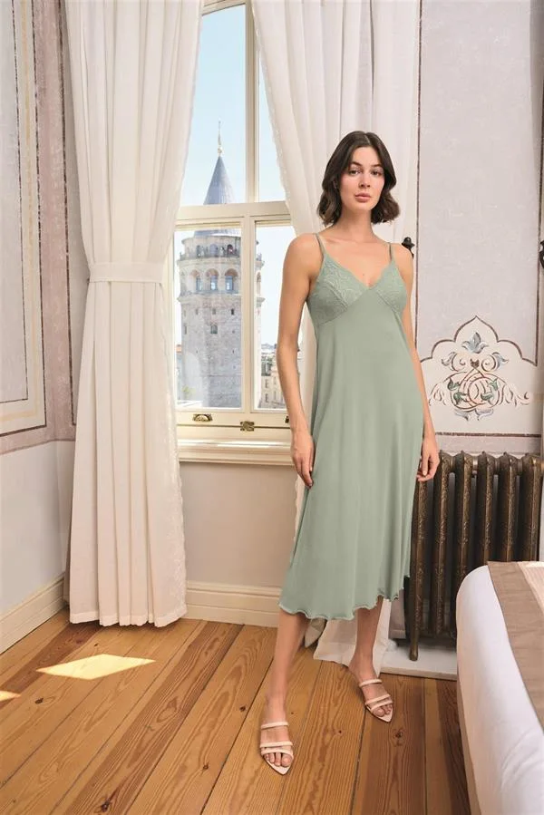 Arias Closet Çiçek ve Yaprak Desenli Dantelli ve Dekolteli Sabahlık Takımı