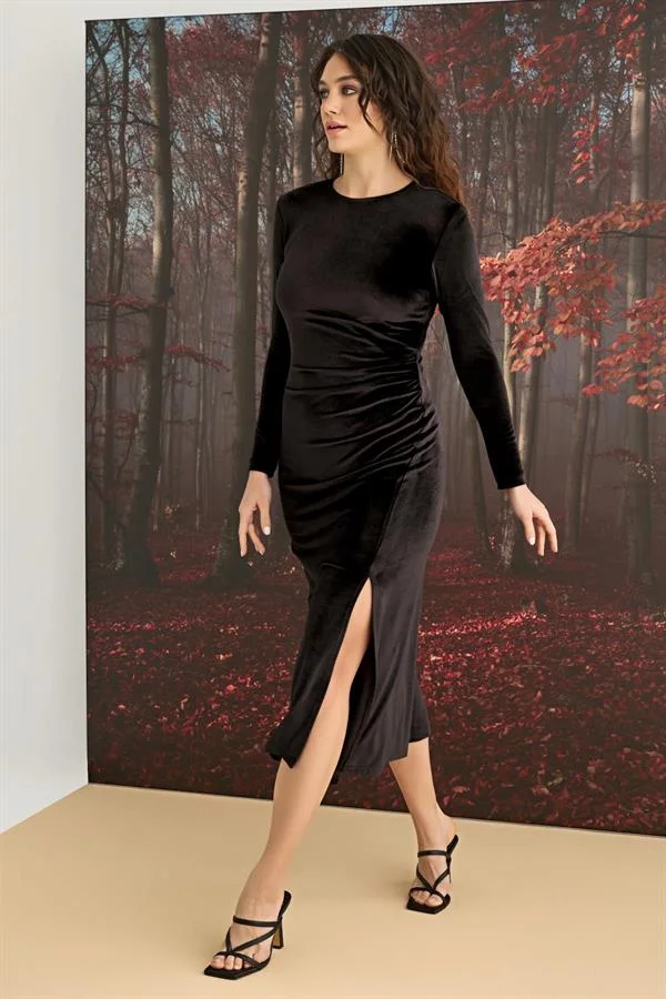 Arias Closet Uzun Kollu Yırtmaç Detaylı Kadife Elbise