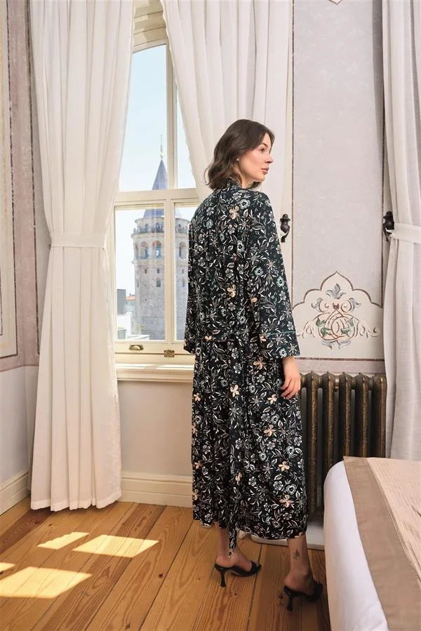 Arias Closet Çiçek ve Yaprak Desenli Dantelli ve Dekolteli Sabahlık Takımı