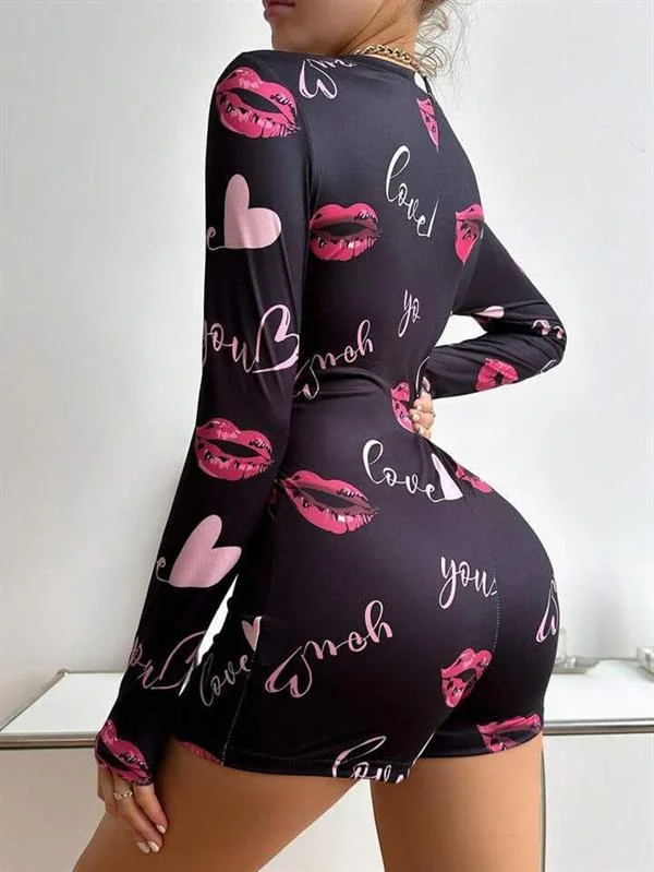 Arias Closet Pamuklu Kırmızı Öpücük ve Kalp Desenli Düğmeli Uzun Kol Tulum Pijama