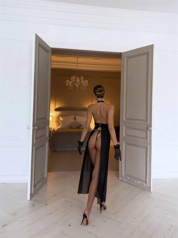 Arias Closet Özel Tasarım Siyah Dantel İşlemeli Göğüs Detaylı Yırtmaçlı Fantezi Gecelik