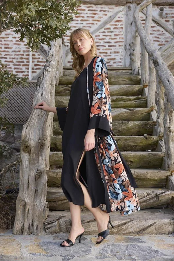 Arias Closet Çiçek ve Yaprak Desenli Dantelli ve Dekolteli Sabahlık Takımı