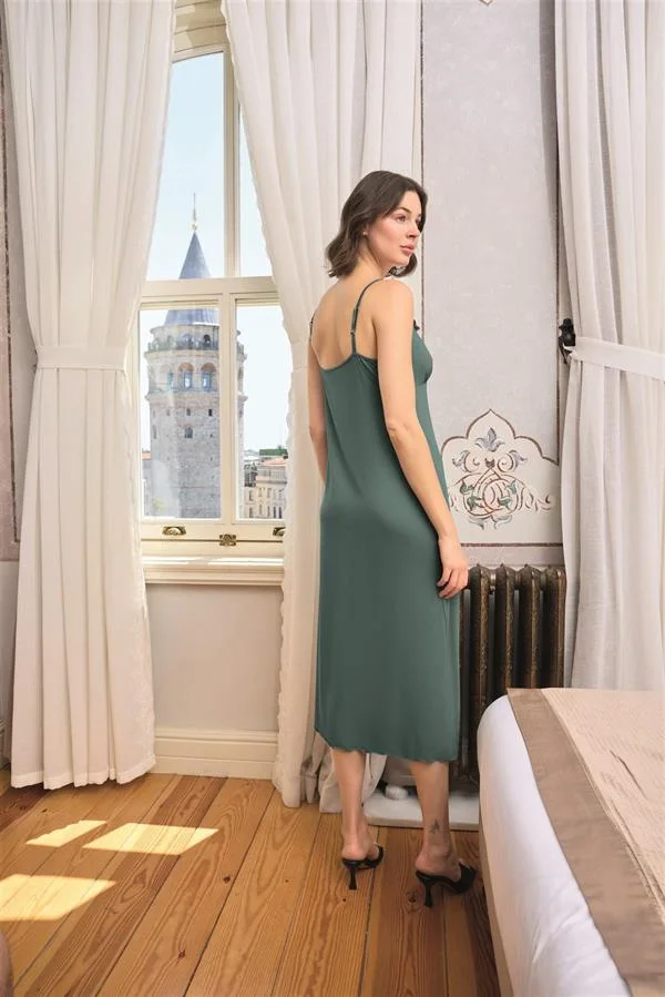 Arias Closet Çiçek ve Yaprak Desenli Dantelli ve Dekolteli Sabahlık Takımı