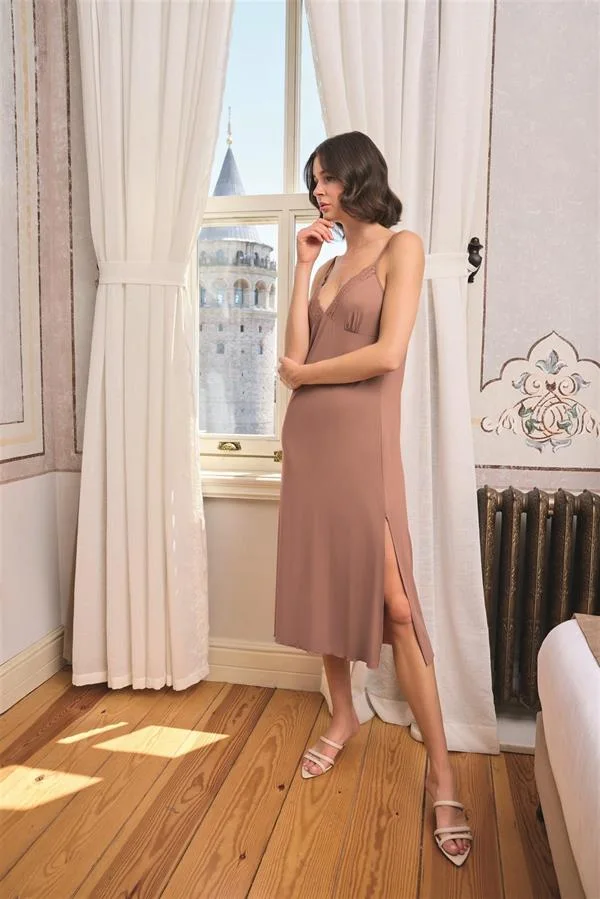 Arias Closet Yaprak Desenli Yırtmaçlı Dantelli ve Dekolteli Sabahlık Takımı