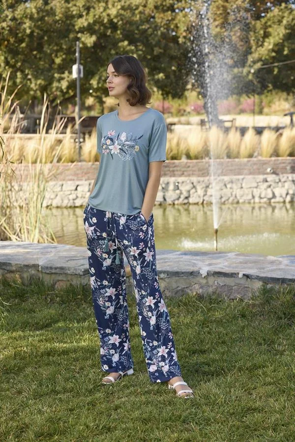Arias Closet Çiçek ve Yaprak Desenli ve Baskılı Pijama Takımı