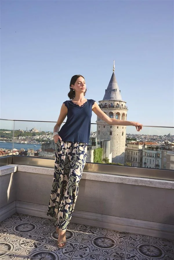 Arias Closet Yaprak Desenli ve Dantelli 3'lü Pijama Takımı