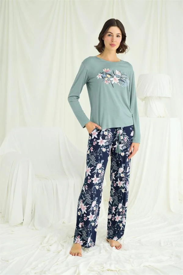 Arias Closet Çiçek ve Yaprak Desenli Baskılı Pijama Takımı