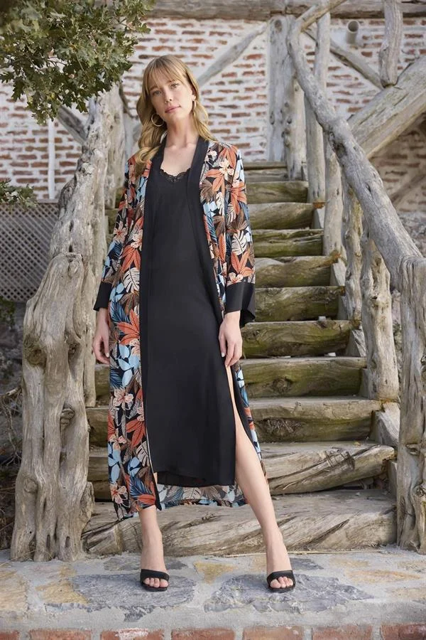Arias Closet Çiçek ve Yaprak Desenli Dantelli ve Dekolteli Sabahlık Takımı