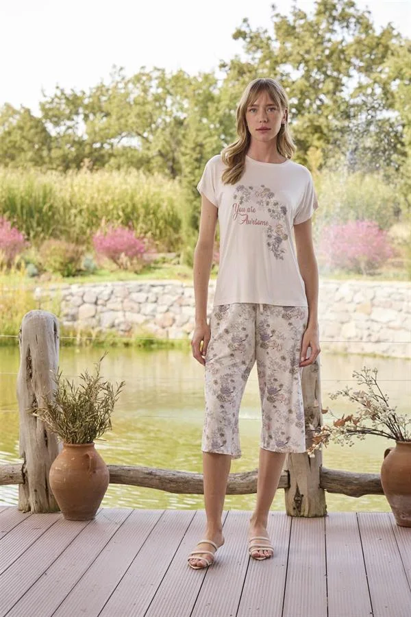 Arias Closet Çiçek Desenli ve Baskılı "You are Awesome" Kapri Takımı