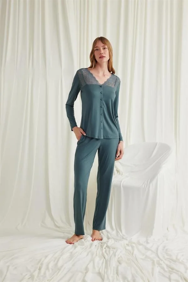 Arias Closet Yakası Omzu ve Paçası Dantelli Boydan Düğmeli Pijama Takımı