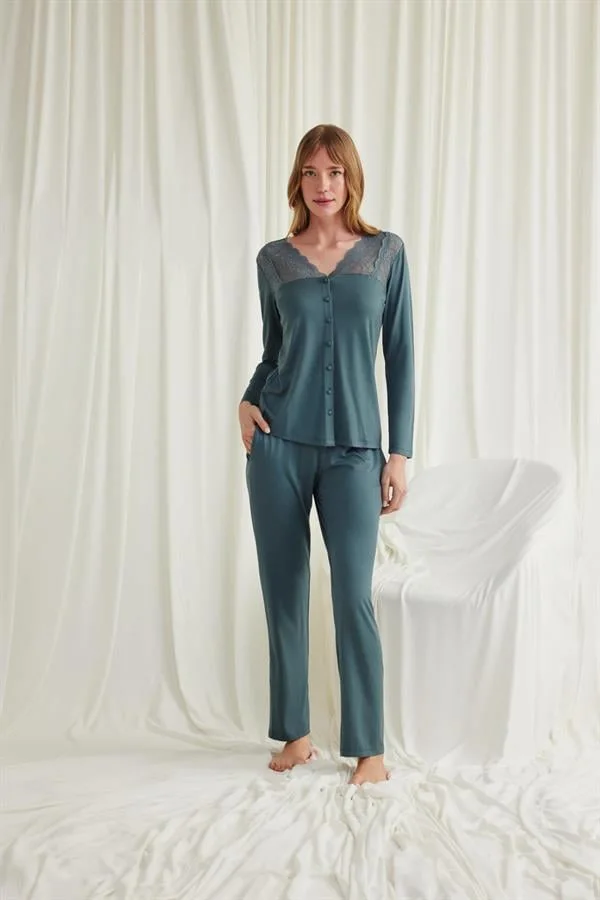 Arias Closet Yakası Omzu ve Paçası Dantelli Boydan Düğmeli Pijama Takımı