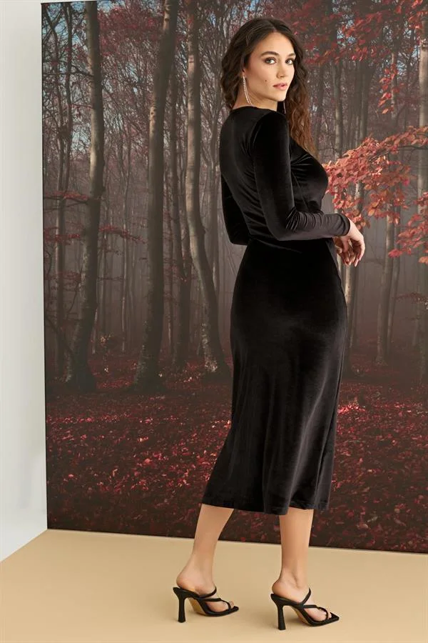 Arias Closet Uzun Kollu Yırtmaç Detaylı Kadife Elbise