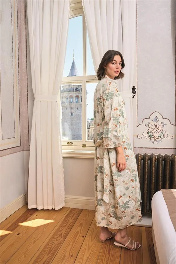 Arias Closet Çiçek ve Yaprak Desenli Dantelli ve Dekolteli Sabahlık Takımı
