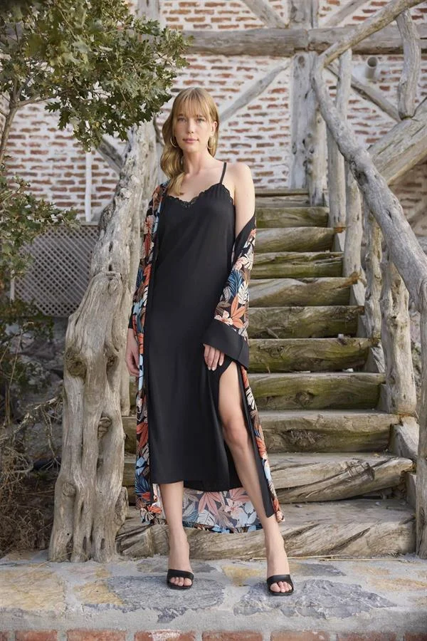 Arias Closet Çiçek ve Yaprak Desenli Dantelli ve Dekolteli Sabahlık Takımı