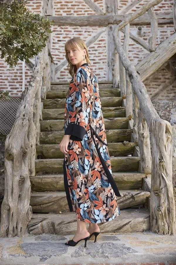 Arias Closet Çiçek ve Yaprak Desenli Dantelli ve Dekolteli Sabahlık Takımı
