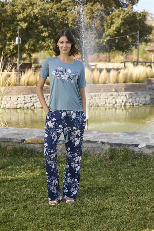 Arias Closet Çiçek ve Yaprak Desenli ve Baskılı Pijama Takımı