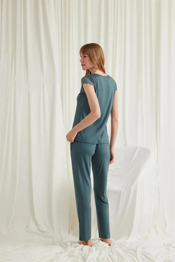 Arias Closet Yakası Kolu ve Omzu Dantelli Önü Düğmeli Pijama Takımı
