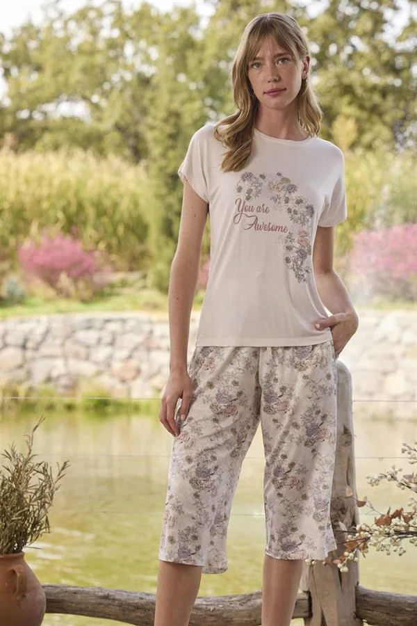 Arias Closet Çiçek Desenli ve Baskılı "You are Awesome" Kapri Takımı